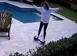 Hoverboarding am Pool