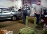 Arbeiten in einer russischen Autowerkstatt