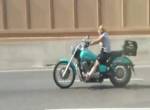 Biker Braut auf dem Highway